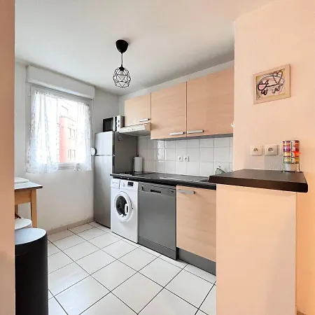 Apartment Le Verrieres - Cozy Avec Balcon Proche De La Gare