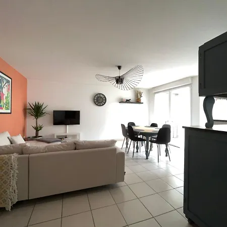 Daire Le Verrieres - Cozy Avec Balcon Proche De La Gare *